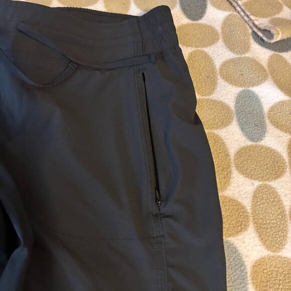 Athleta La Viva Crop Jogger Pants Size 4 Black Zip Pockets Loose Stretch 964585 - Picture 4 of 6